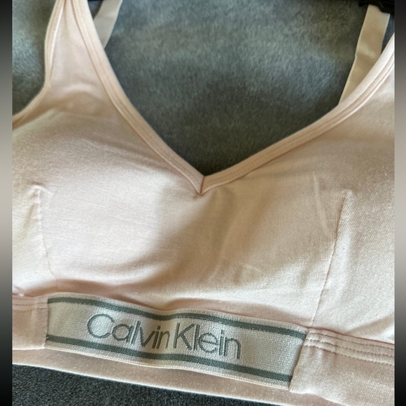 NWT Calvin Klein pink Sports Bra - Picture 2 of 4